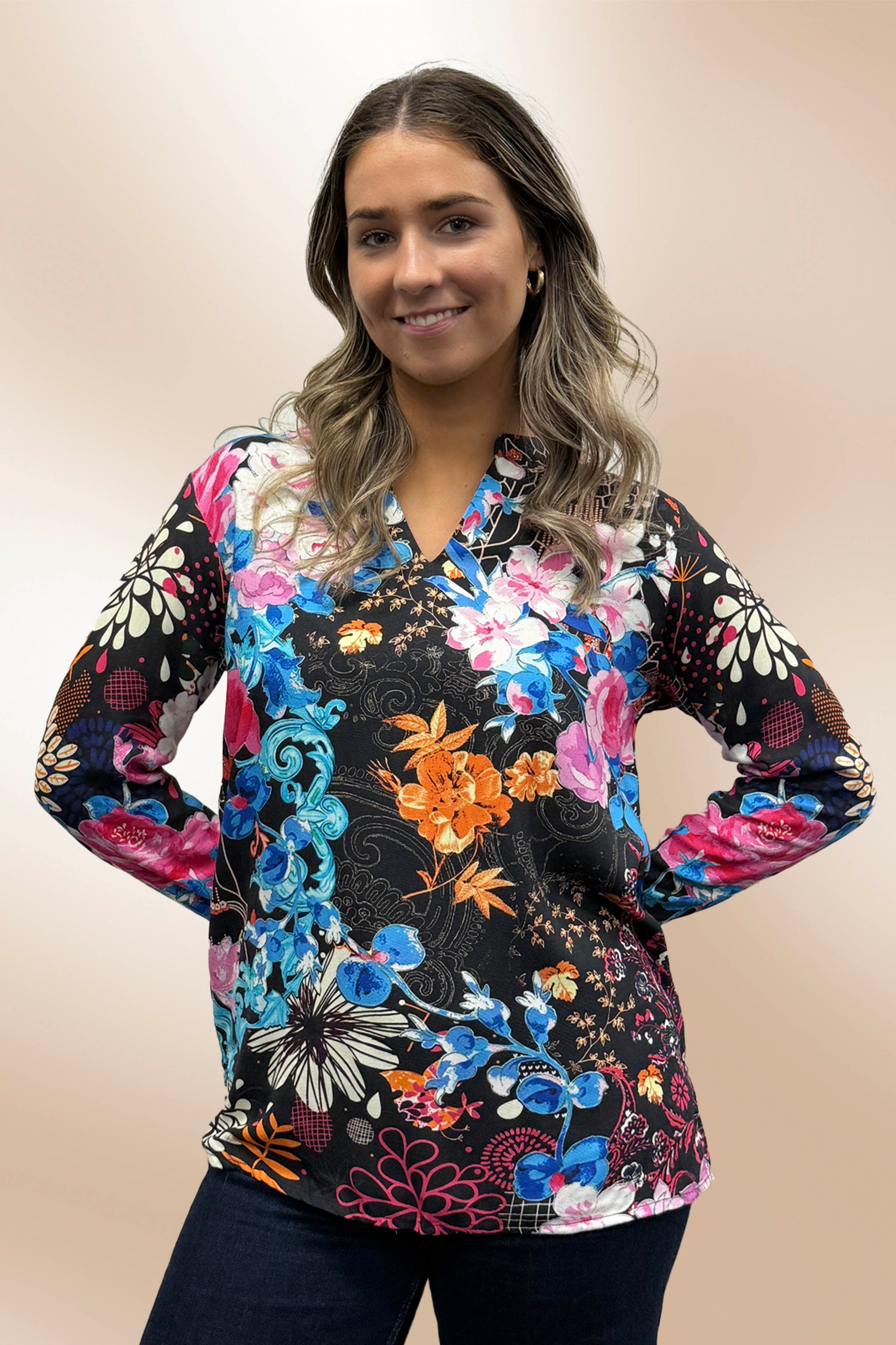 5MV36W - Wonoka v-neck blouse