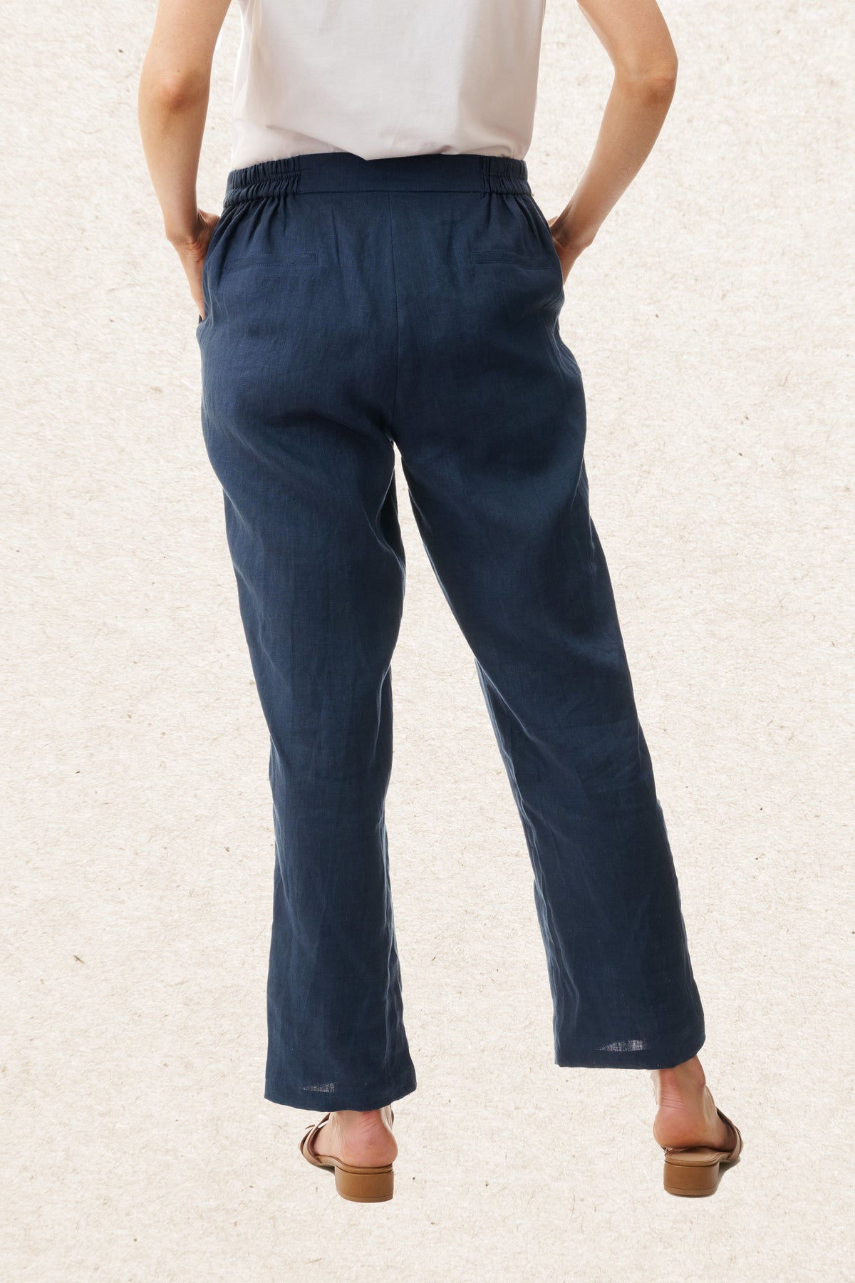 6AL79 - Seamed linen pant