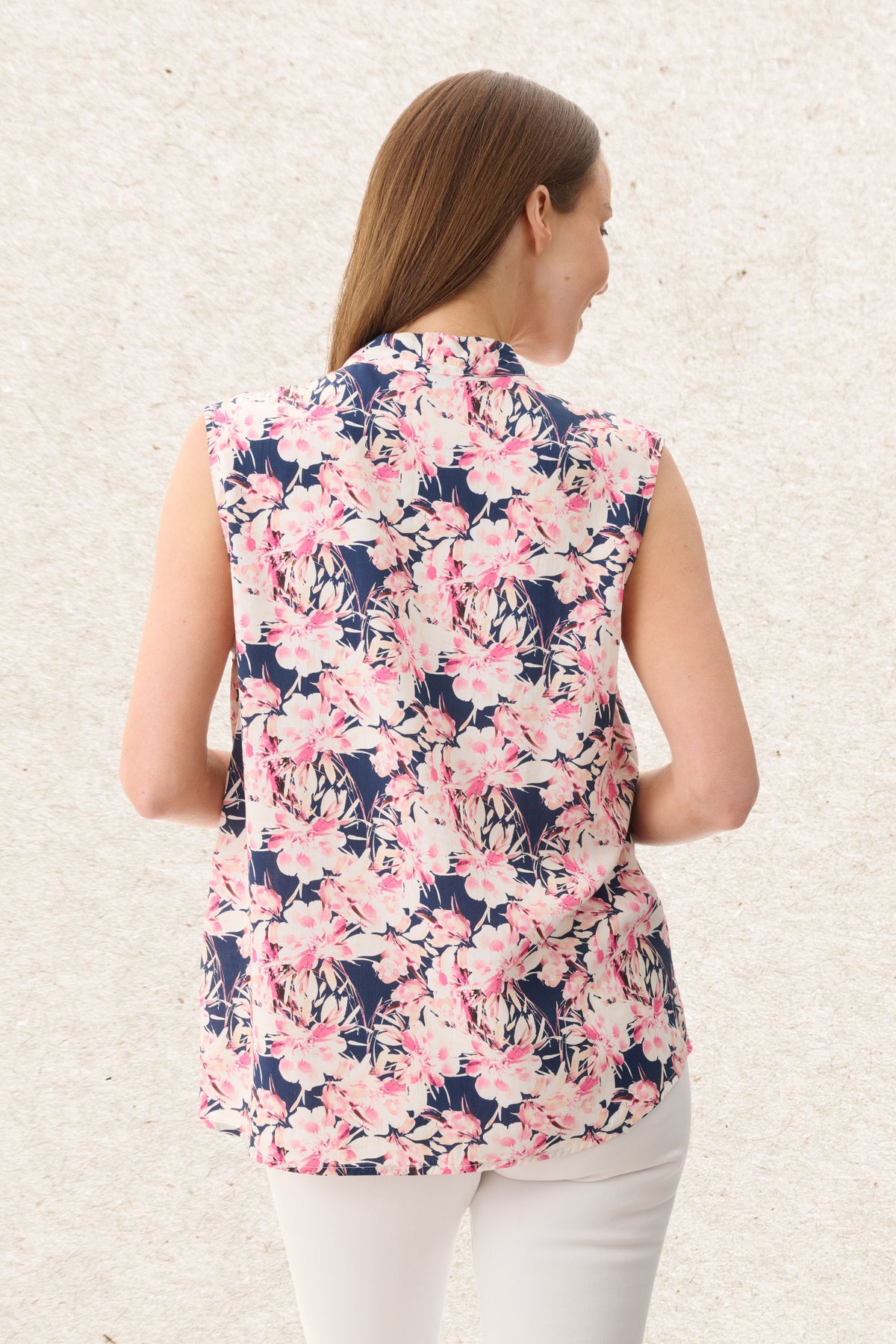 6MR71B - Buck sleeveless top