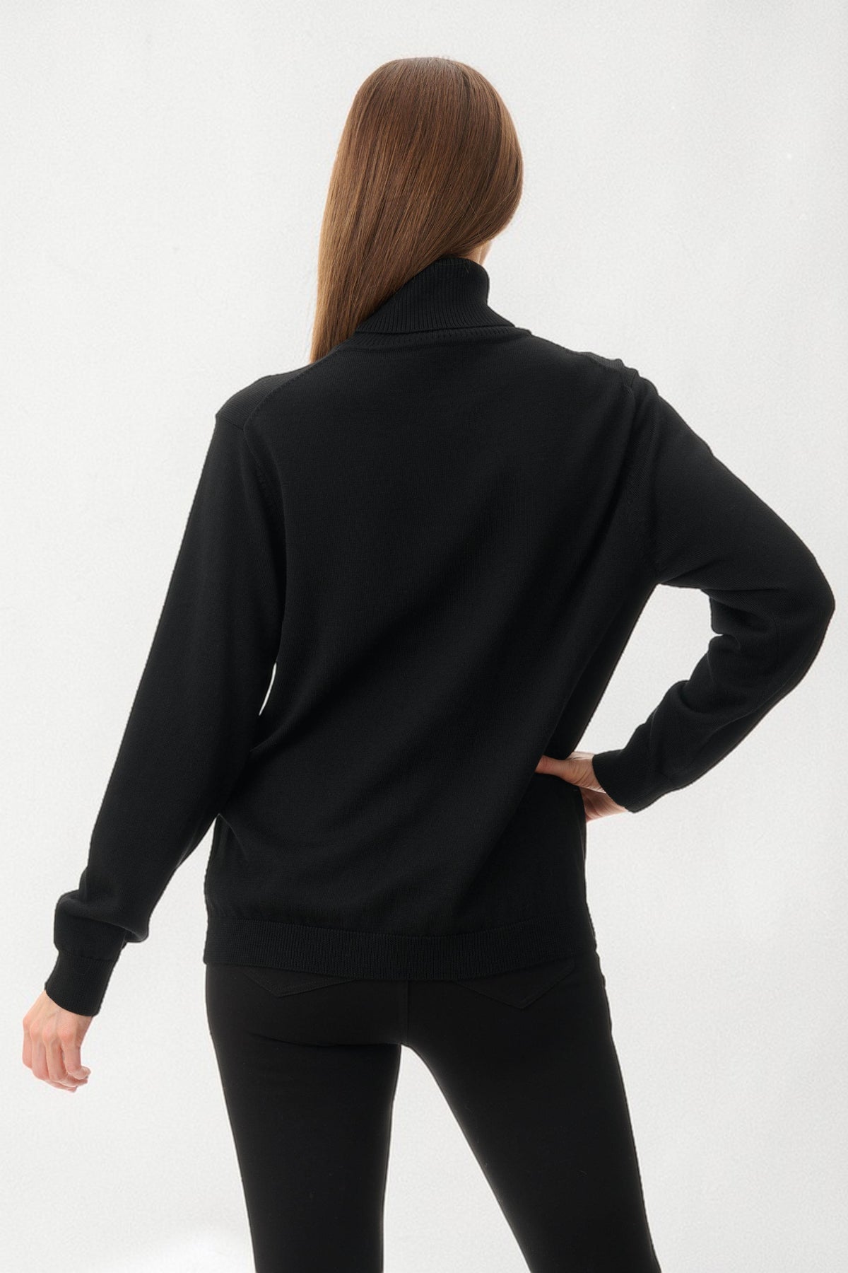 Roll collar pullover