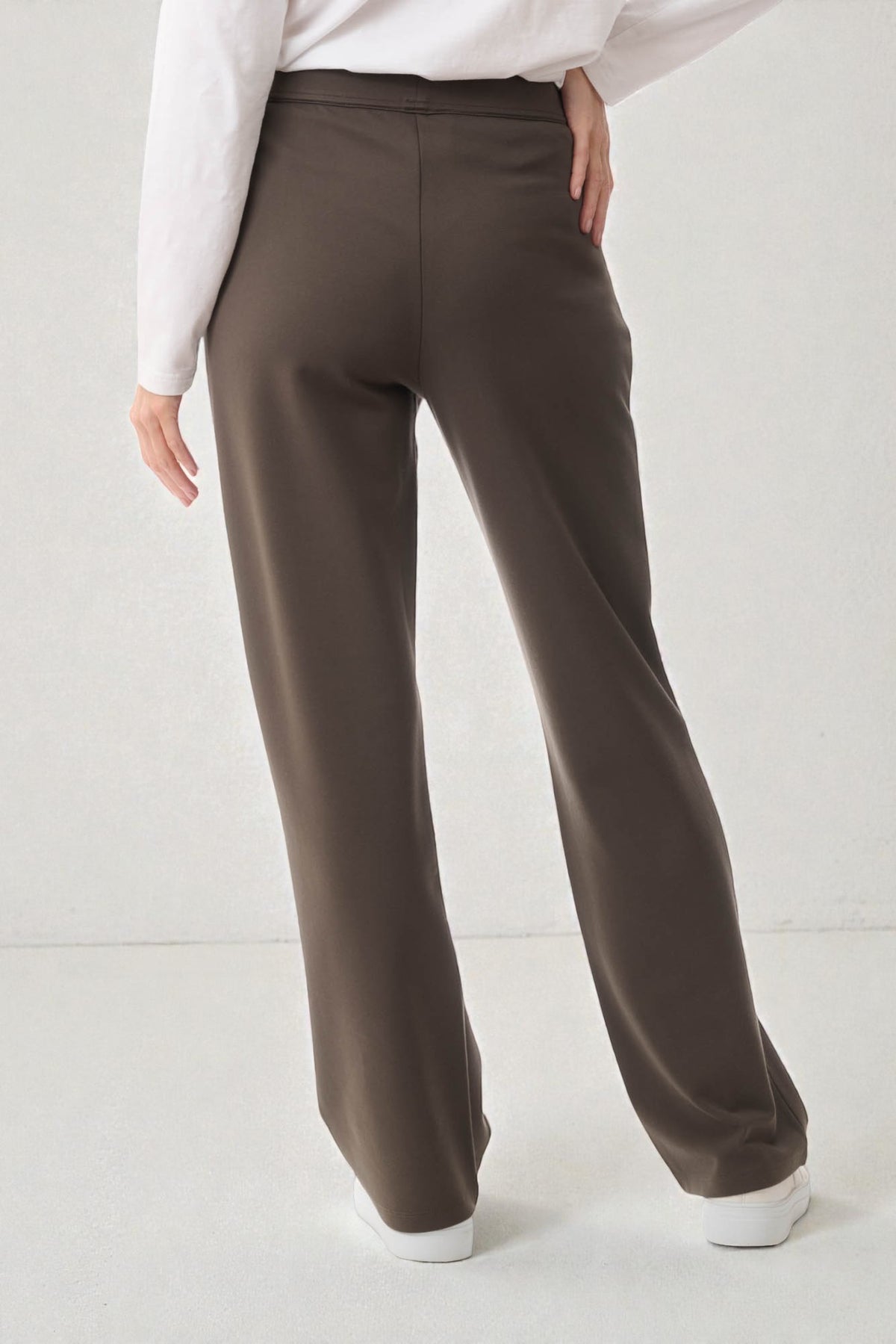 Straight leg pant