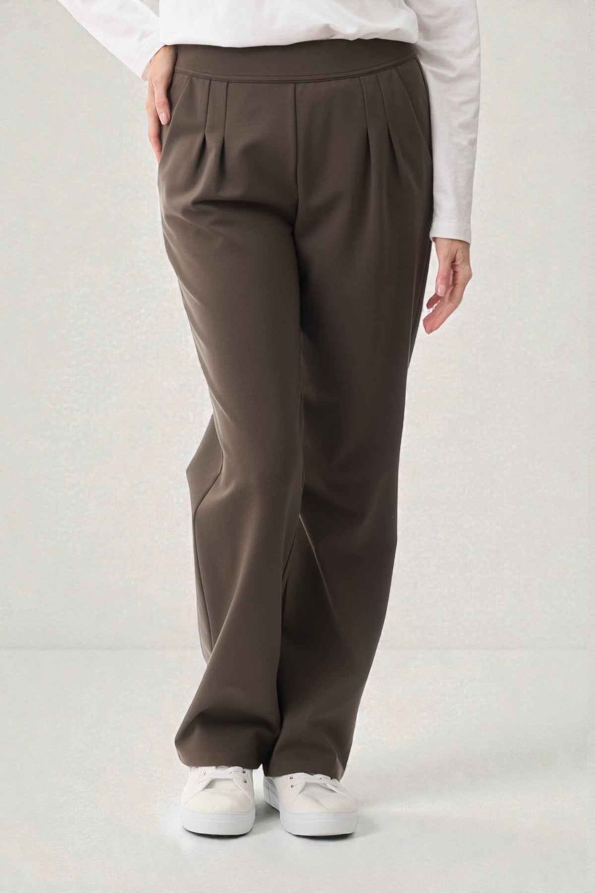 Straight leg pant