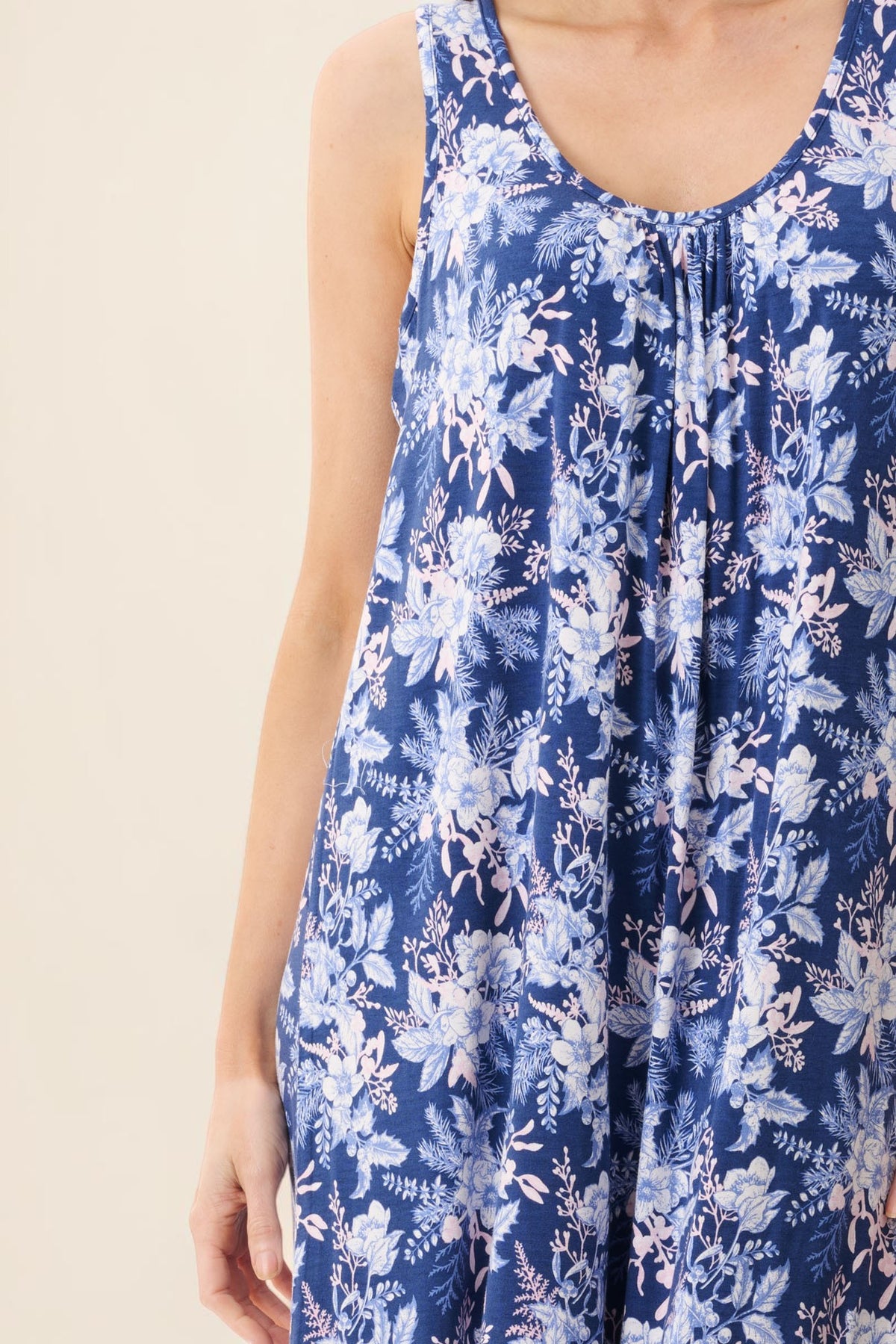 Trieste Sleeveless short nightie
