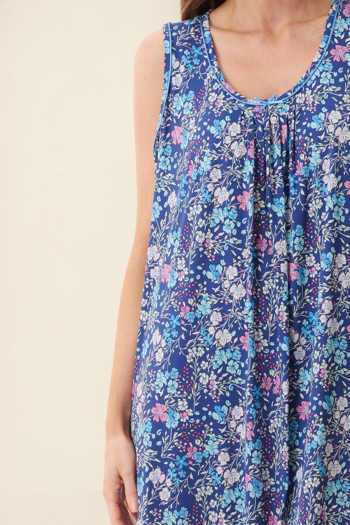 Quart Sleeveless short nightie