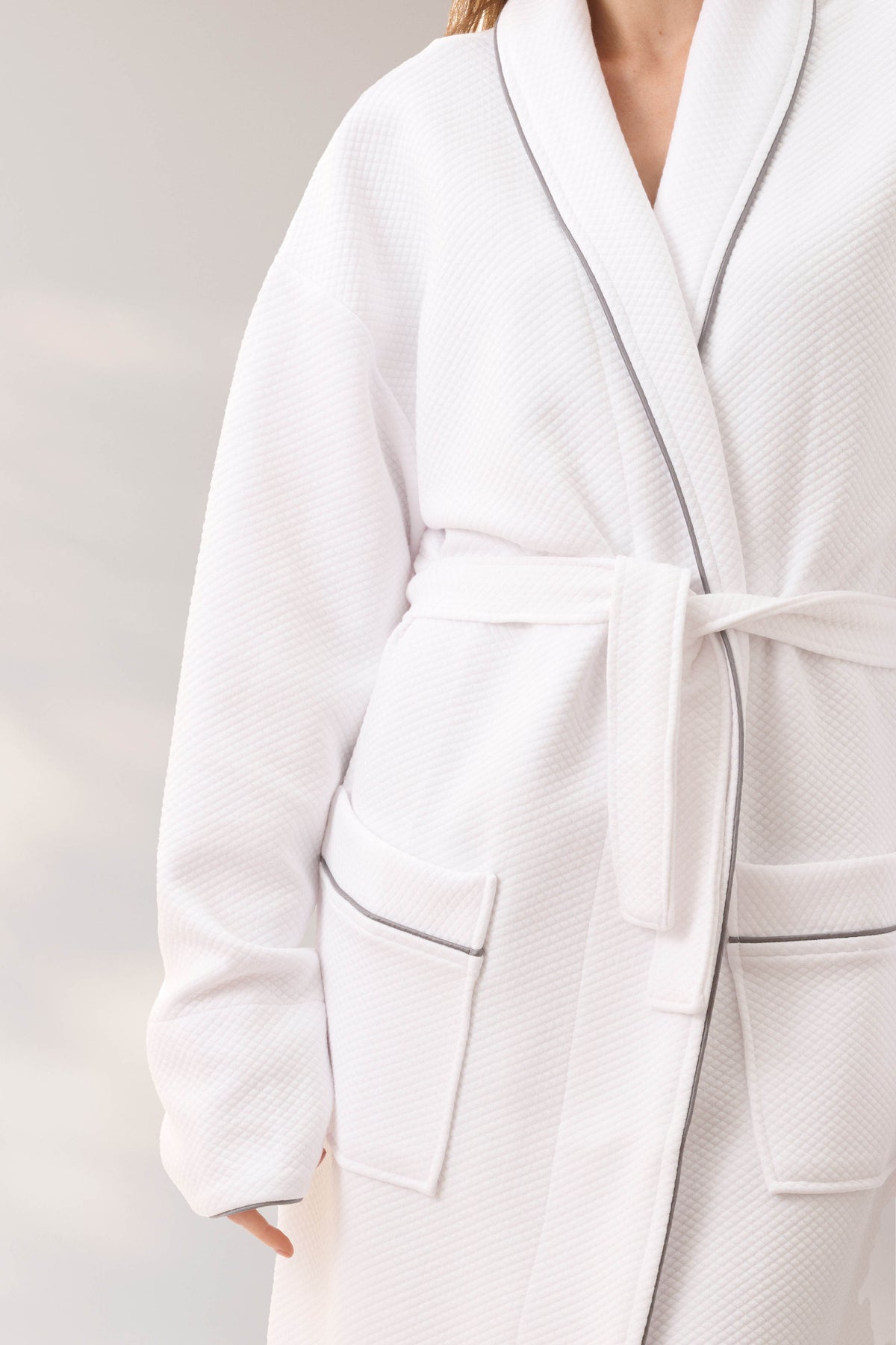 3SJ87 - Mid wrap gown